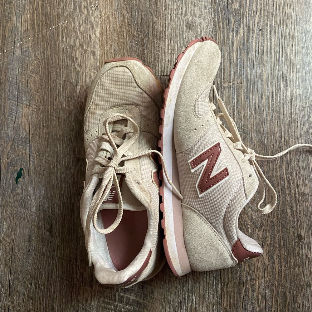 New Balance 311 Tennis Shoes
